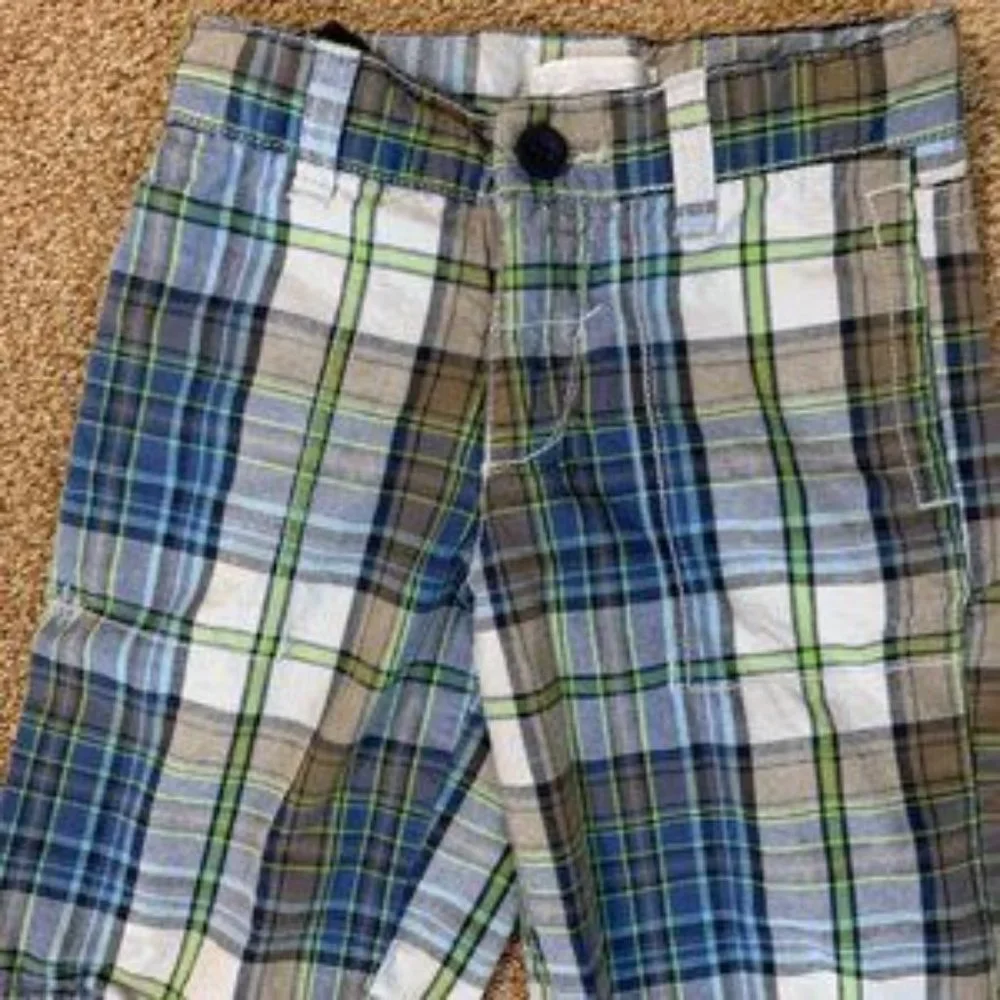 Old Navy pair of plaid shorts 4T